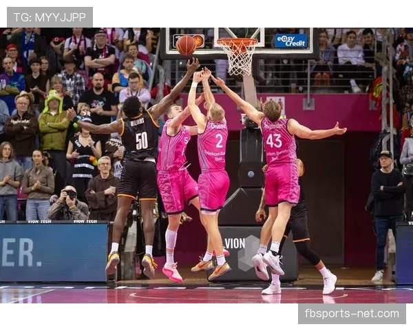 保罗·皮尔斯投篮效率提升明显，关键时刻单打能力领先队友