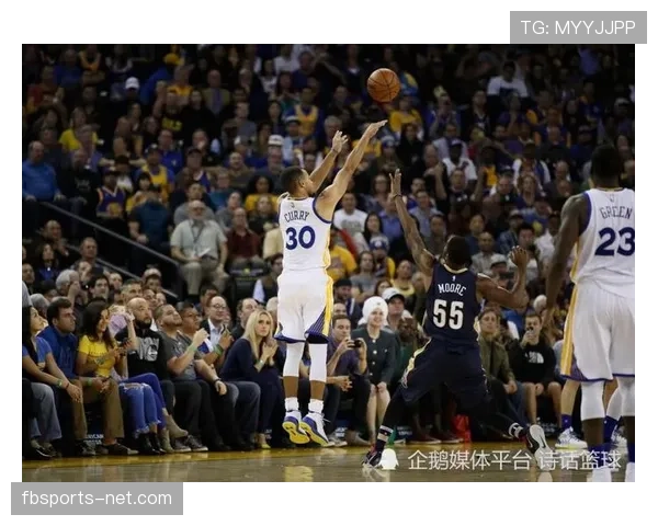 本赛季无球掩护牵制防守为库里拉开三分空间