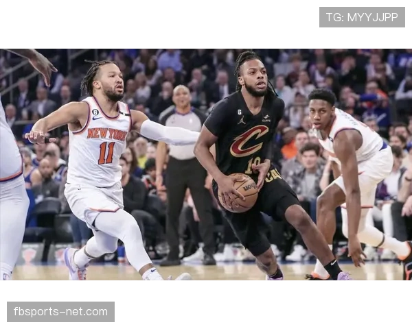 米切尔罗宾逊更善挡拆牵制为兰德尔制造禁区空位